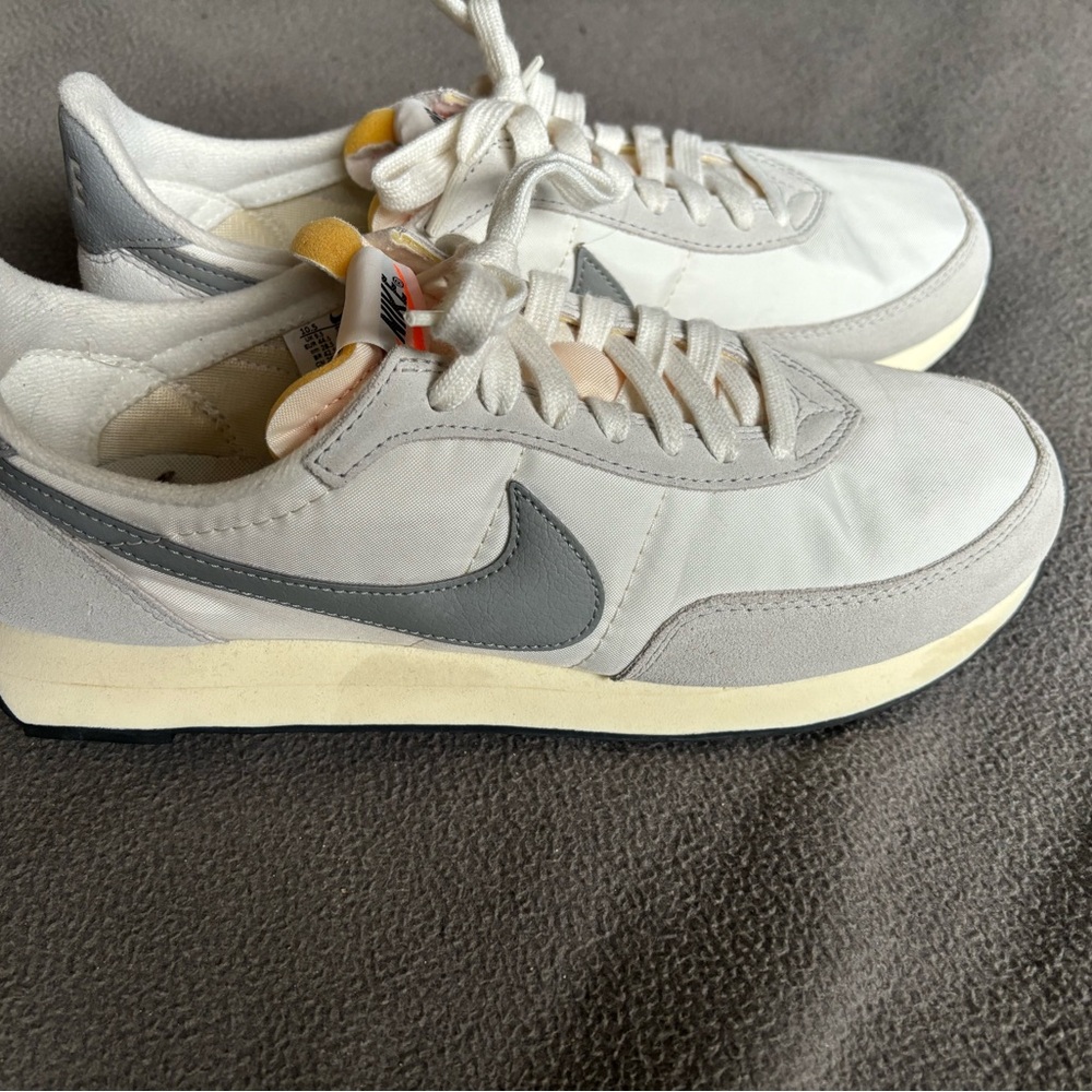 Men’s Nike Waffle Trainer 2, never worn size 10.5